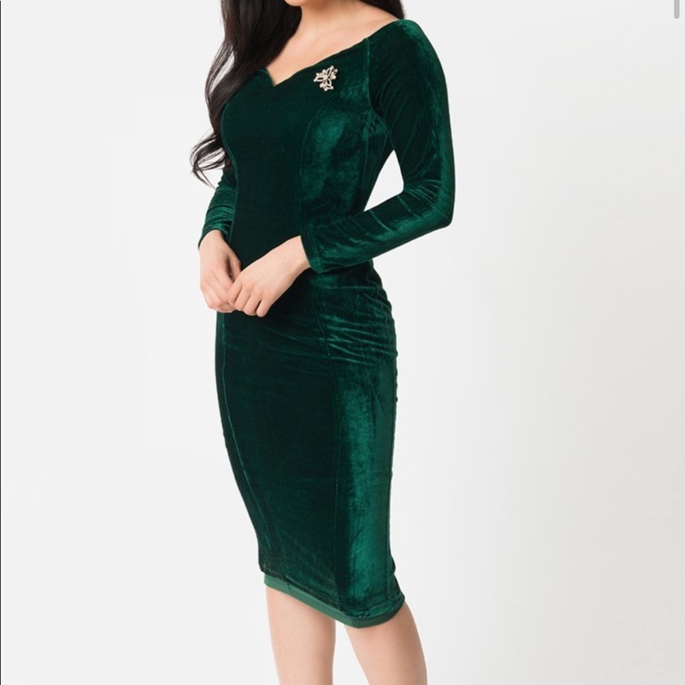 Nwt Unique Vintage Velvet Long Sleeve Wiggle Dress